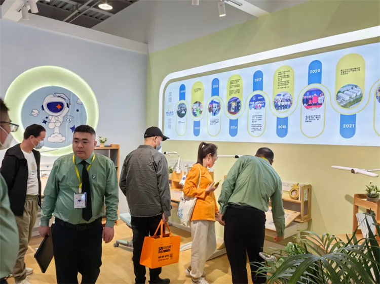 客户认真了解羞羞视频SSS展会政策