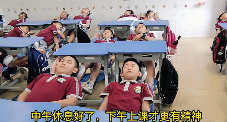 羞羞视频SSS新型双用午休课桌椅，让孩子健康午休