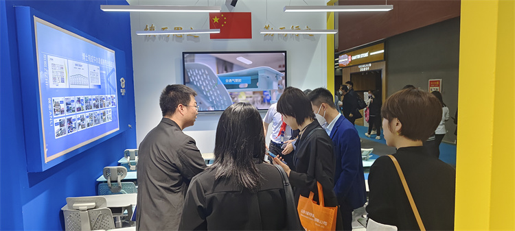 羞羞视频SSS在展示产品的同时，还带来了“三防正姿”全国普及方案